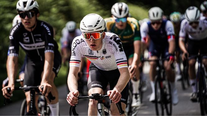 Sean Arnold beim Radfahren